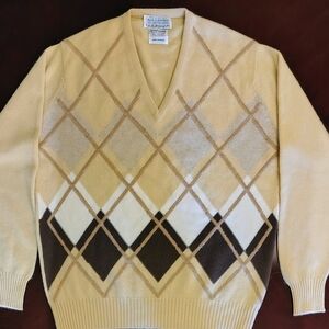 Luxury Scottish Cashmere Men's 46 Argyle V Sweater EUC Beige Chocolate